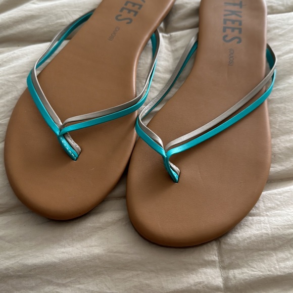 TKees size 7 .. never worn - Picture 3 of 4